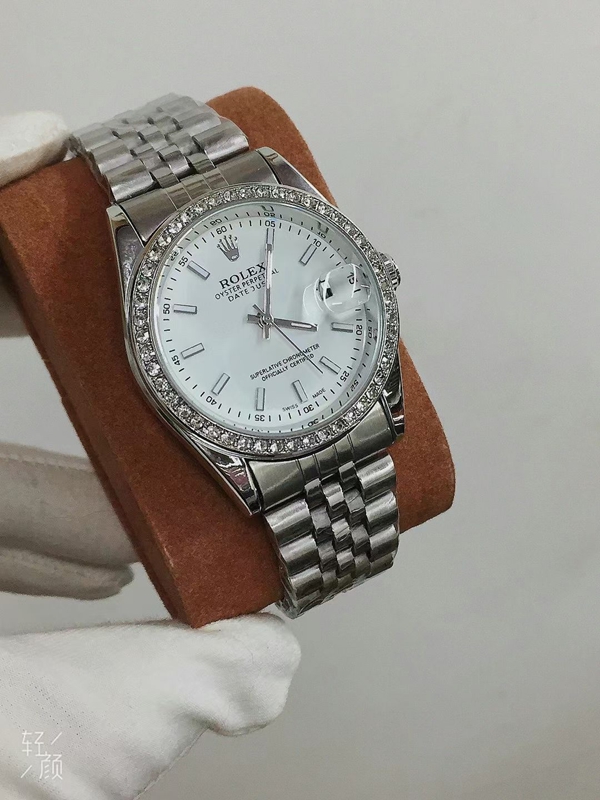 ブランド時計背面デザイン